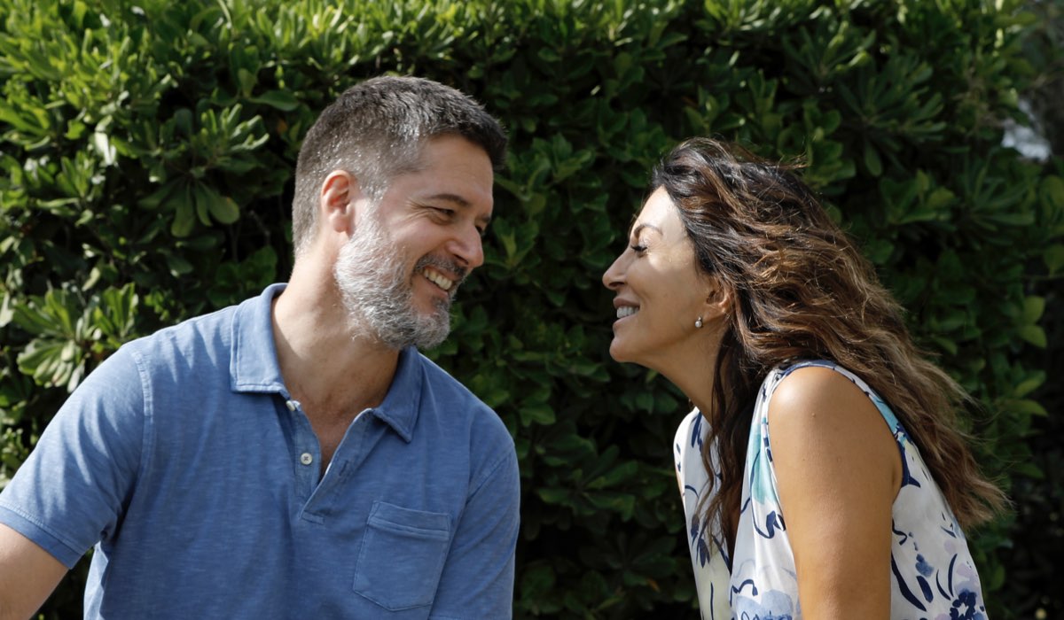 Svegliati Amore Mio, nella foto, da sinistra: Ettore Bassi (Sergio Santoro) e Sabrina Ferilli (Nanà Santoro). Credits Mediaset