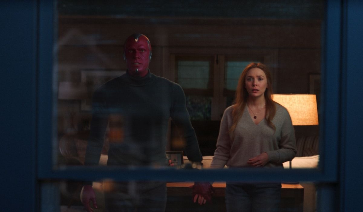 Visione (Paul Bettany) e Wanda (Elizabeth Olsen) si dicono addio. Credits: Disney Plus/Marvel Studios. 