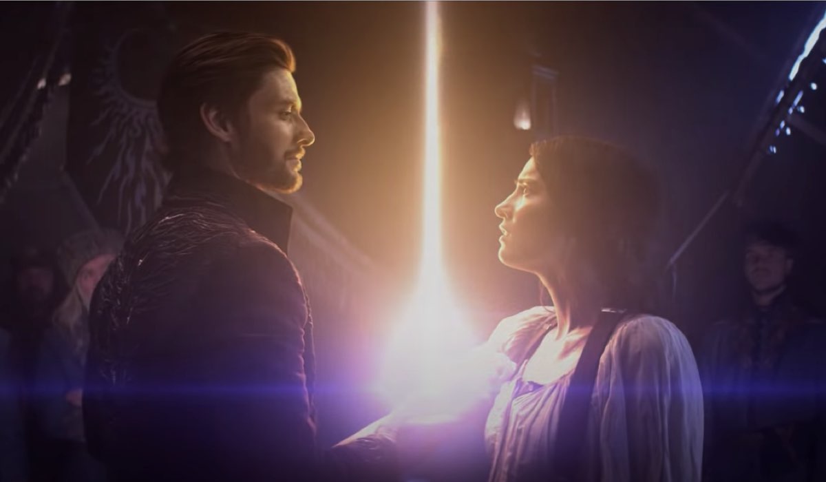 Ben Barnes e Jessie Mei Li in Tenebre e Ossa. Credits: Netflix.