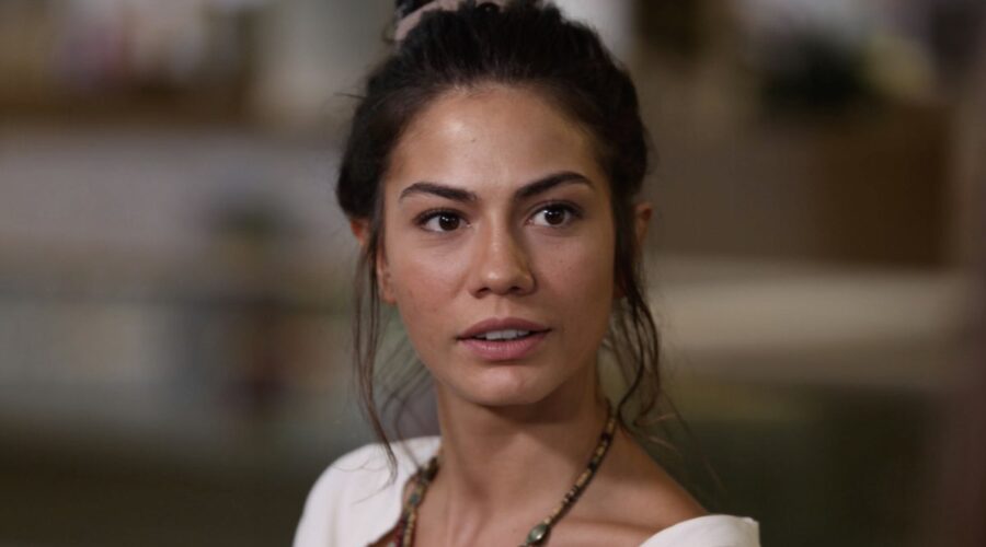 Demet Ozdemir Interpreta Sanem In Daydreamer Credits: Mediaset