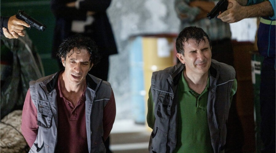 Ficarra e Picone in una scena di “Incastrati”, la serie tv dal 1° gennaio su Netflix. Credits: Netflix.