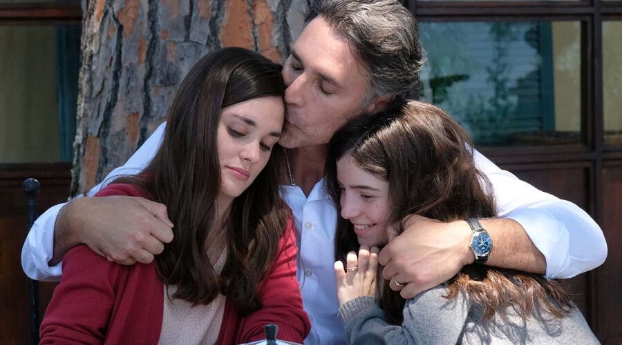 Elena Funari, Raoul Bova e Ginevra Francesconi in Buongiorno, Mamma. Credits: Ufficio Stampa Mediaset.