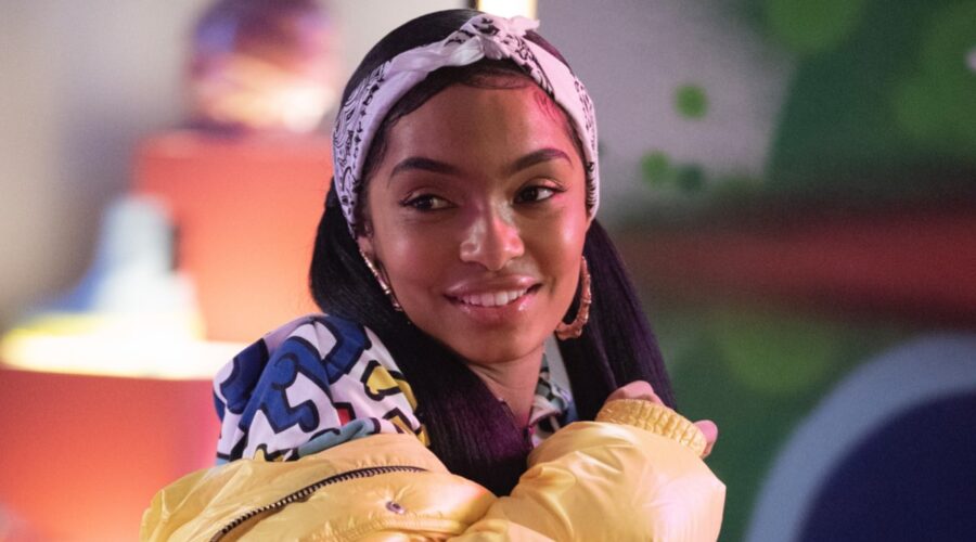 Yara Shahidi nei panni di Zoey in grown-ish. Credits: Star/Disney.