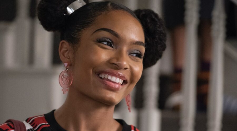 La protagonista Yara Shahidi nei panni di Zoey in grown-ish. Credits: Star/Disney.