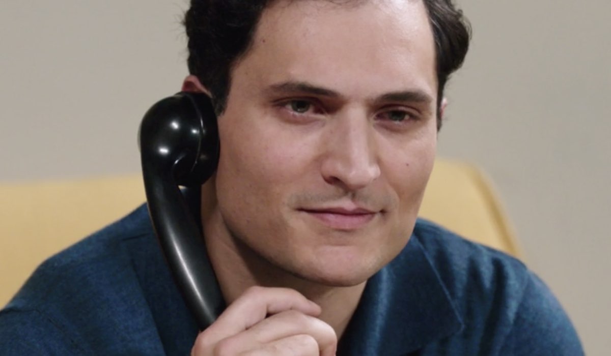 Il Paradiso Delle Signore 5 Puntata 122 Vittorio Conti al telefono interpretato da Alessandro Tersigni Credits Rai