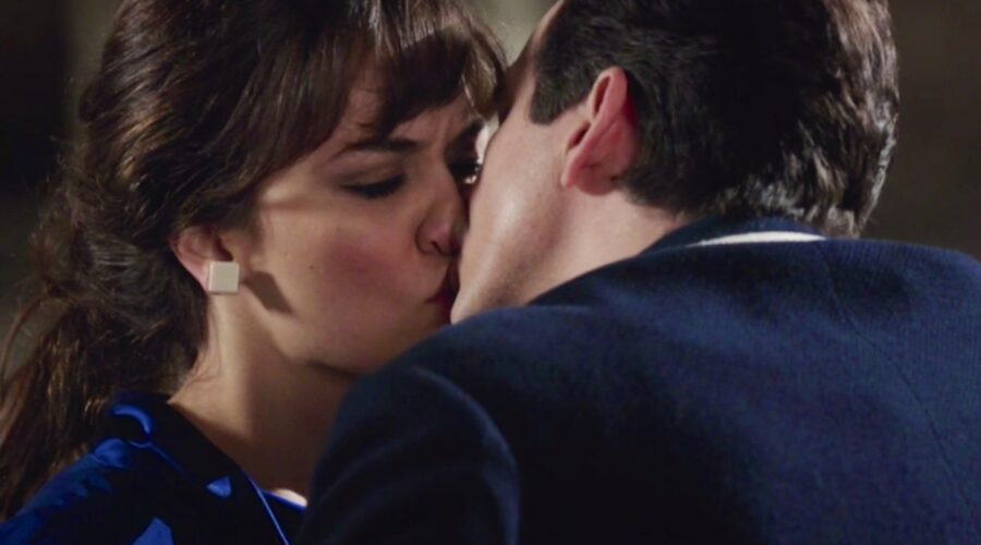 Il Paradiso Delle Signore 5 Puntata 140: Marta Guarnieri e Dante Romagnoli interpretati da Gloria Radulescu e Luca Bastianello. Credits: Rai