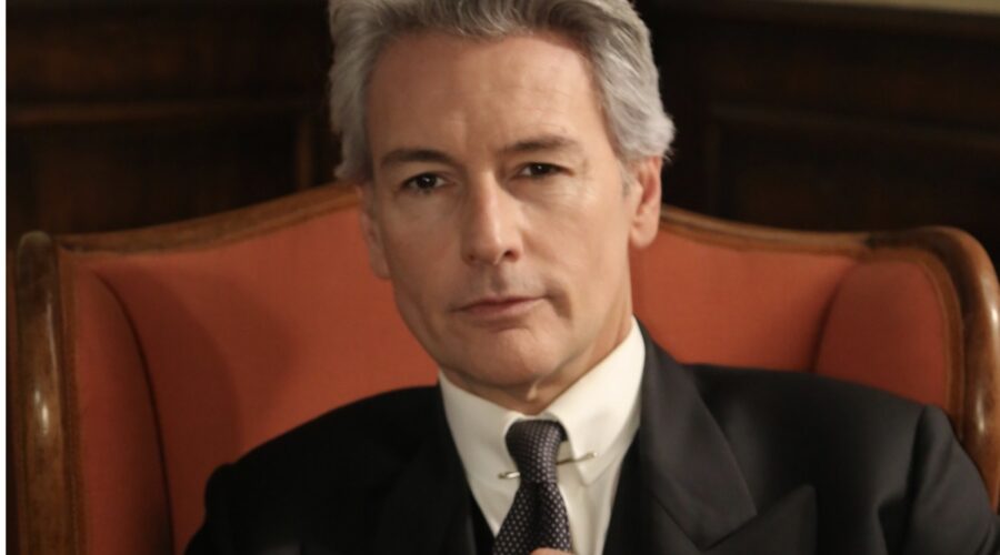 Il Paradiso Delle Signore 5: Umberto Guarnieri interpretato da Roberto Farnesi, qui in un Posato Credits P. Bruni e Rai