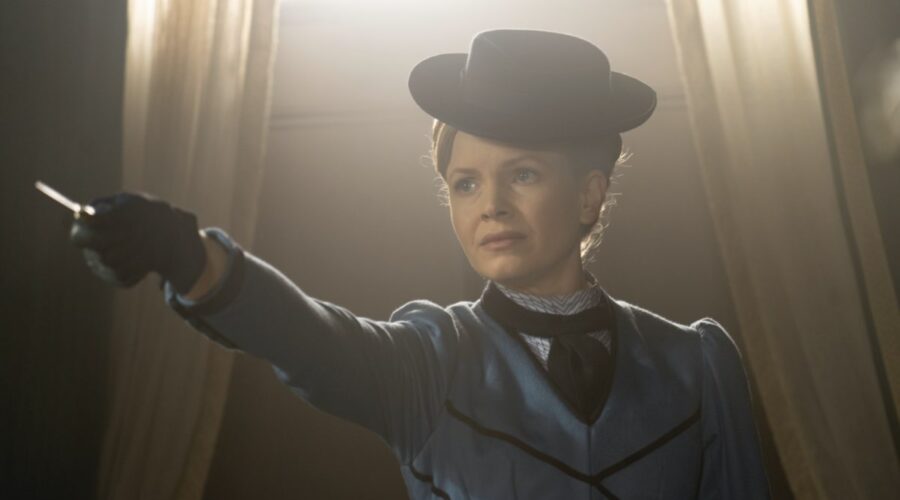 Kate Phillips in Miss Scarlet and the Duke. Credits: Rai 4.