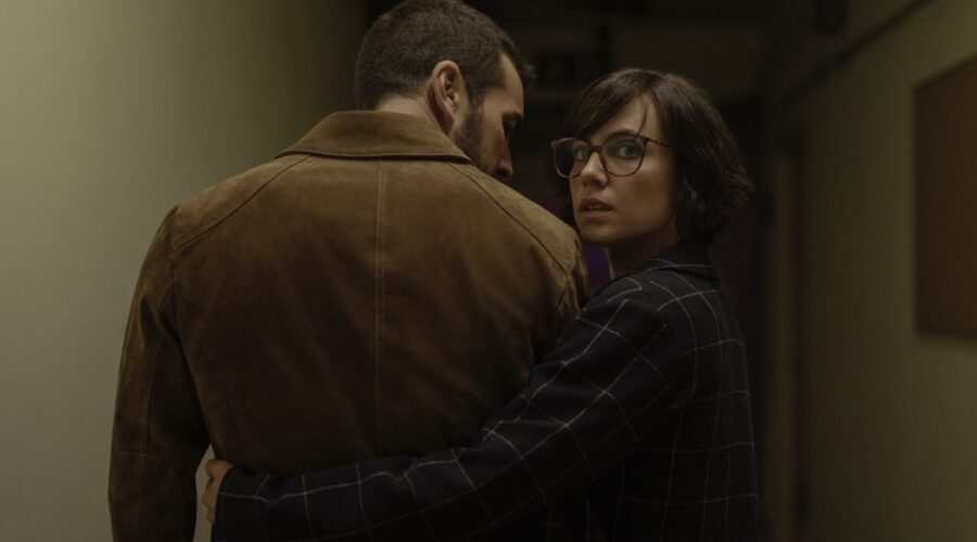 Mario Casas e Aura Garrido in Suburbia Killer. Credits: Quim Vives/Netflix.