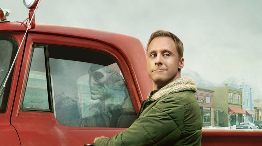 Alan Tudyk, il protagonista di “Resident Alien”. Credits: Rai 4/Syfy.