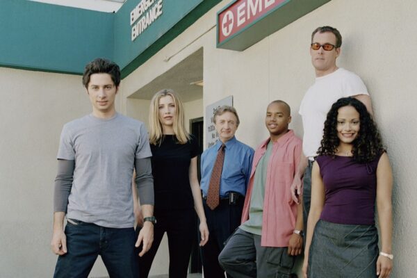 Da sinistra: Zach Braff, Sarah Chalke, Ken Jenkins, Donald Faison, John C. McGinley e Judy Reyes. © Touchstone Television, tutti i diritti riservati.