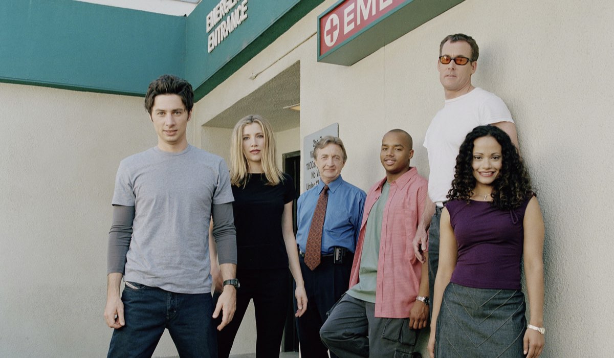 Da sinistra: Zach Braff, Sarah Chalke, Ken Jenkins, Donald Faison, John C. McGinley e Judy Reyes. © Touchstone Television, tutti i diritti riservati.