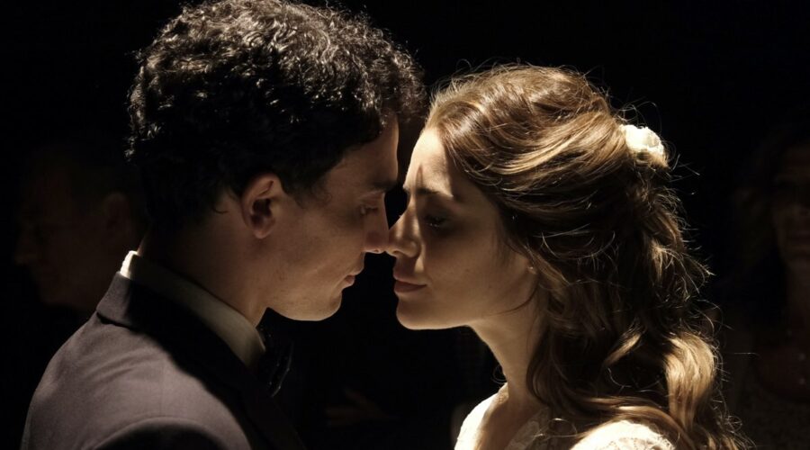 Simone Liberati e Greta Scarano in 