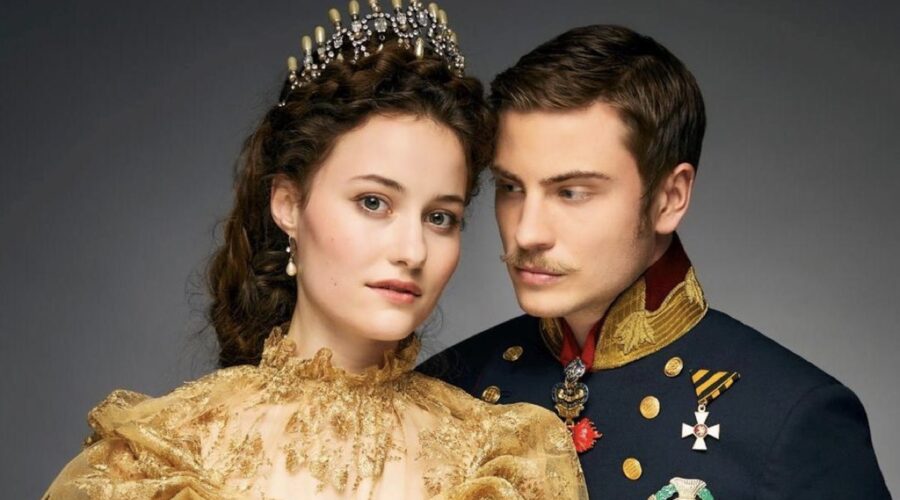 Dominique Devenport e Jannik Schümann nella serie tv Sissi. Credits: jannik.schuemann/Instagram/RTL/BetaFilm.