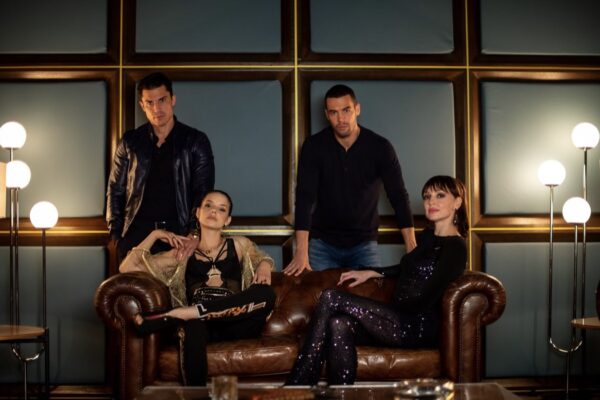 Il cast di Toy Boy 2. Da sinistra in alto: Alex Gonzalez, Jesús Mosquera, Federica Sabatini e Cristina Castaño. Credits: Atresplayer Premium.