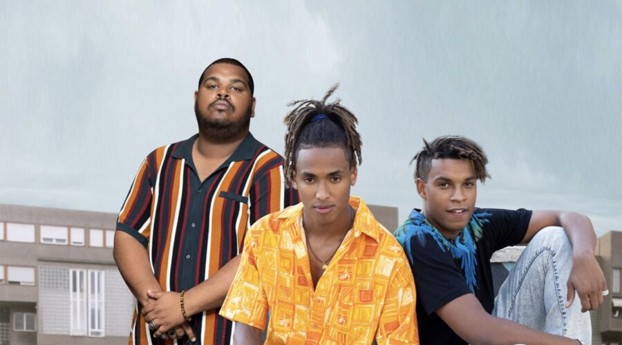 Da sinistra a destra: Richard Dylan Magon, Madior Fall e Haroun Fall in Zero. Credits: Netflix.