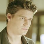 David Boreanaz in una scena di “Angel”. Credits: 20th Century Fox/Disney Plus.
