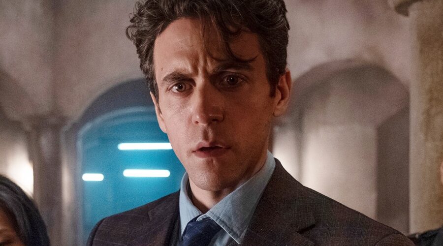 Ashley Zukerman In Una Scena De Il Simbolo Perduto Credits: Sky