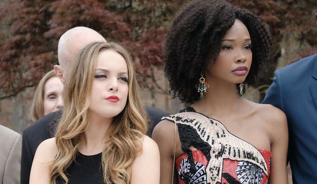 Elizabeth Gillies e Wakeema Hollis in Dynasty. Credits: Netflix