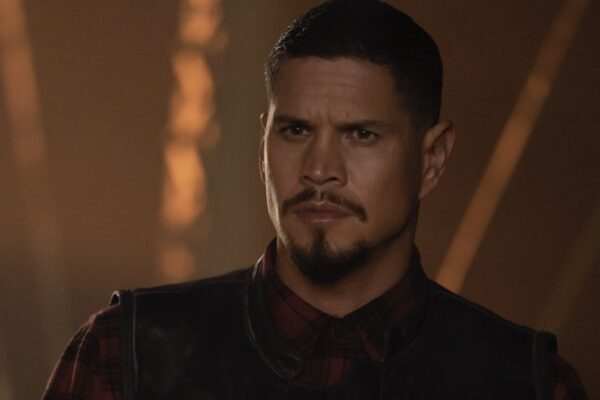 J.D. Pardo nel ruolo di EZ Reyes in una scena di “Mayans MC”. Credits: Fox.