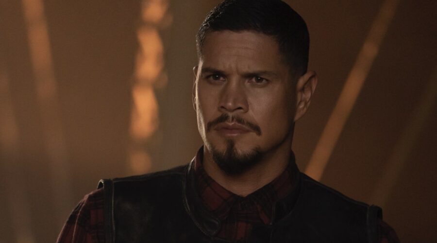J.D. Pardo nel ruolo di EZ Reyes in una scena di “Mayans MC”. Credits: Fox.
