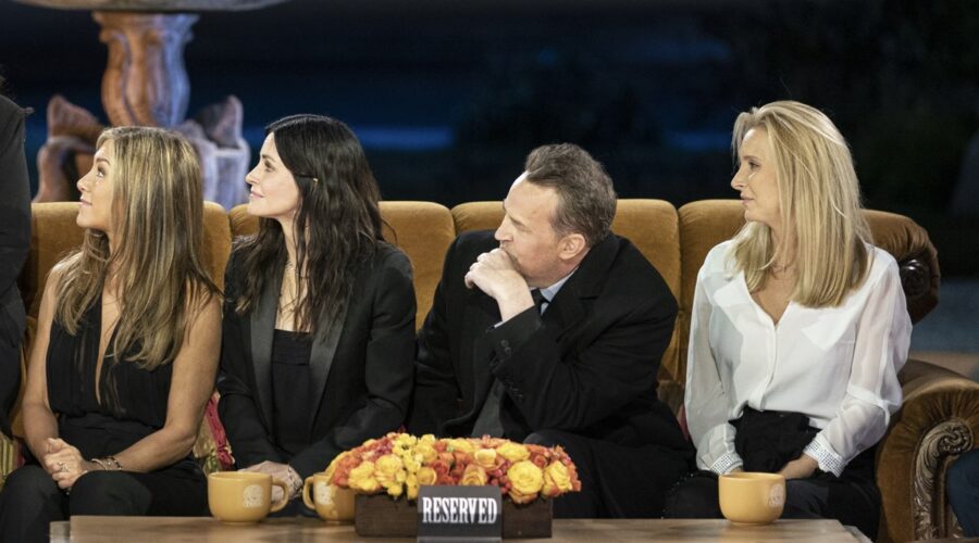 La reunion di Friends, da sinistra: Jennifer Aniston, Courteney Cox, Matthew Perry e Lisa Kudrow. Credits: Sky