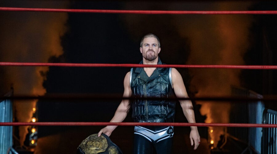 Stephen Amell in una scena di “Heels”. Credits: Quantrell Colbert/Starzplay.