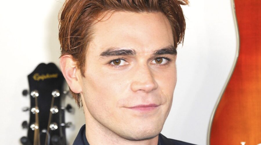 kj apa diventa padre Photo by Albert L. Ortega:Getty Images