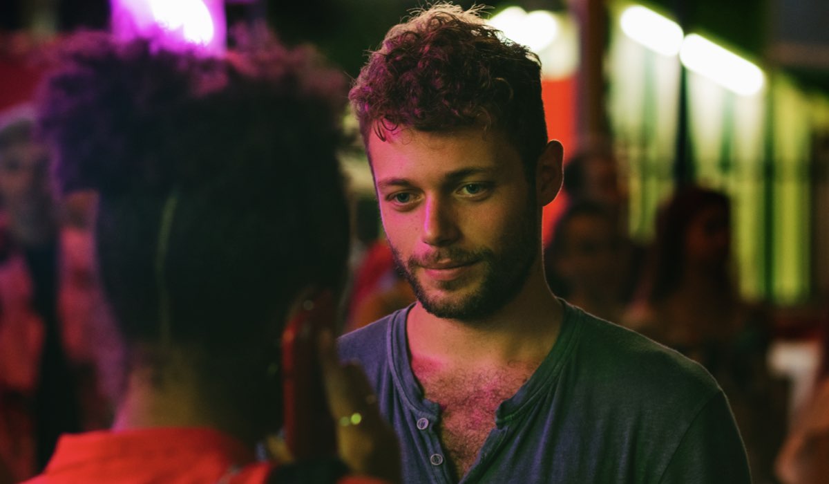 Ale (Ludovico Tersigni) in una scena della seconda stagione di “Summertime”. Credits: Netflix.