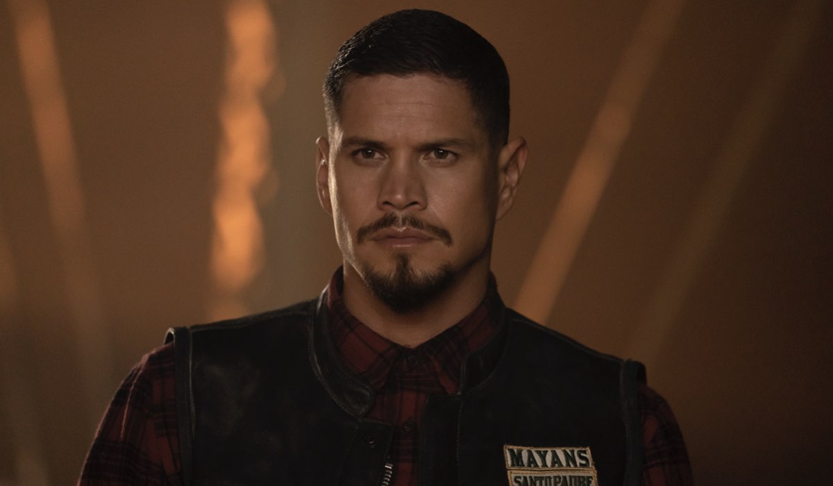 J.D. Pardo in una scena della terza stagione di “Mayans MC”. Credits: Fox.