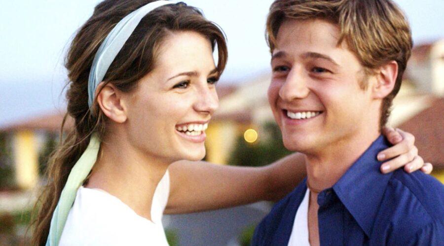 Mischa Barton E Benjamin Mckenzie In The OC. Credits: WB E Courtesy Of Everett Collection