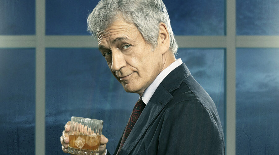 Monterossi - La Serie, un particolare del poster. Credits: Prime Video.