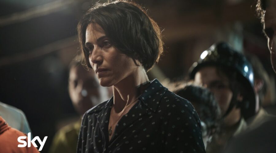 Al centro: Anna Foglietta è Franca Rampi in una scena di “Alfredino - Una storia italiana”. Credits: Lucia Iuorio/Sky.