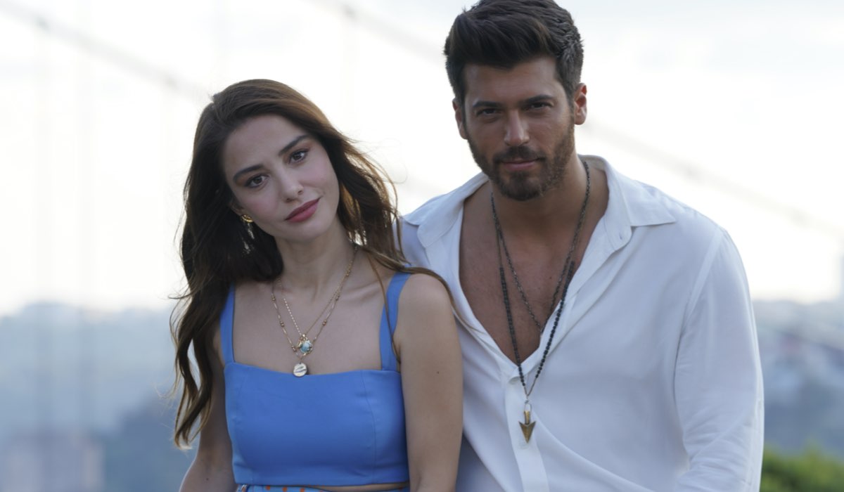 Can Yaman e Ozge Gurel In Mr Wrong In Prima Serata Credits: Mediaset