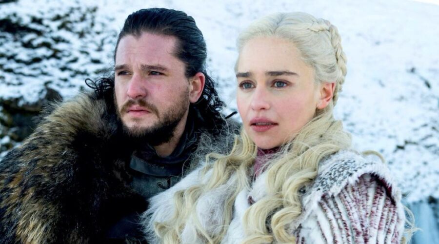 Kit Harington (Jon Snow) e Emilia Clarke (Daenerys Targaryen) in Game Of Thrones Serie TV. Credits: Sky E HBO