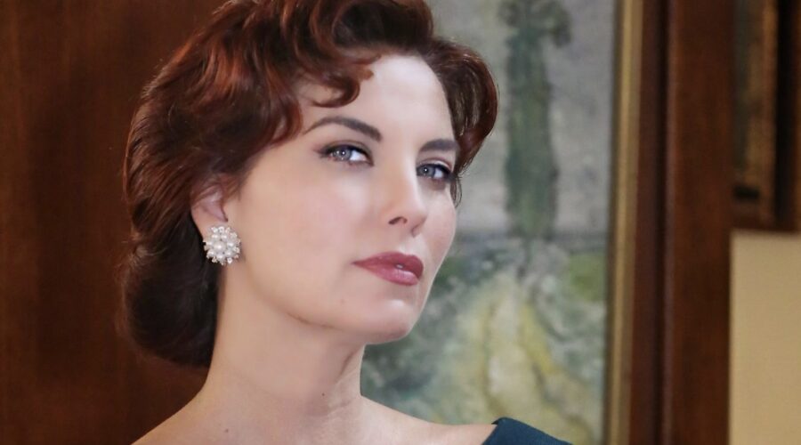 Il Paradiso Delle Signore 4: Adelaide Di Sant'Erasmo interpretata da Vanessa Gravina, qui in un posato. Credits: Rai