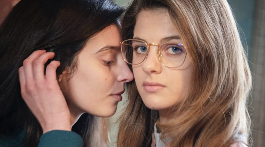 L'amica geniale 3 - Storia di chi fugge e di chi resta. Qui Gaia Girace e Margherita Mazzucco. Credits: Rai