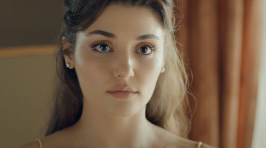 Love Is In The Air, episodio 7: Eda Yıldız interpretata da Hande Erçel. Credits: Mediaset