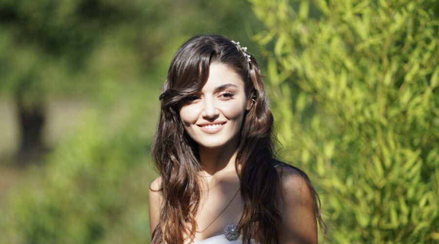 Love Is In The Air: Eda Yıldız interpretata da Hande Erçel. Credits: Mediaset