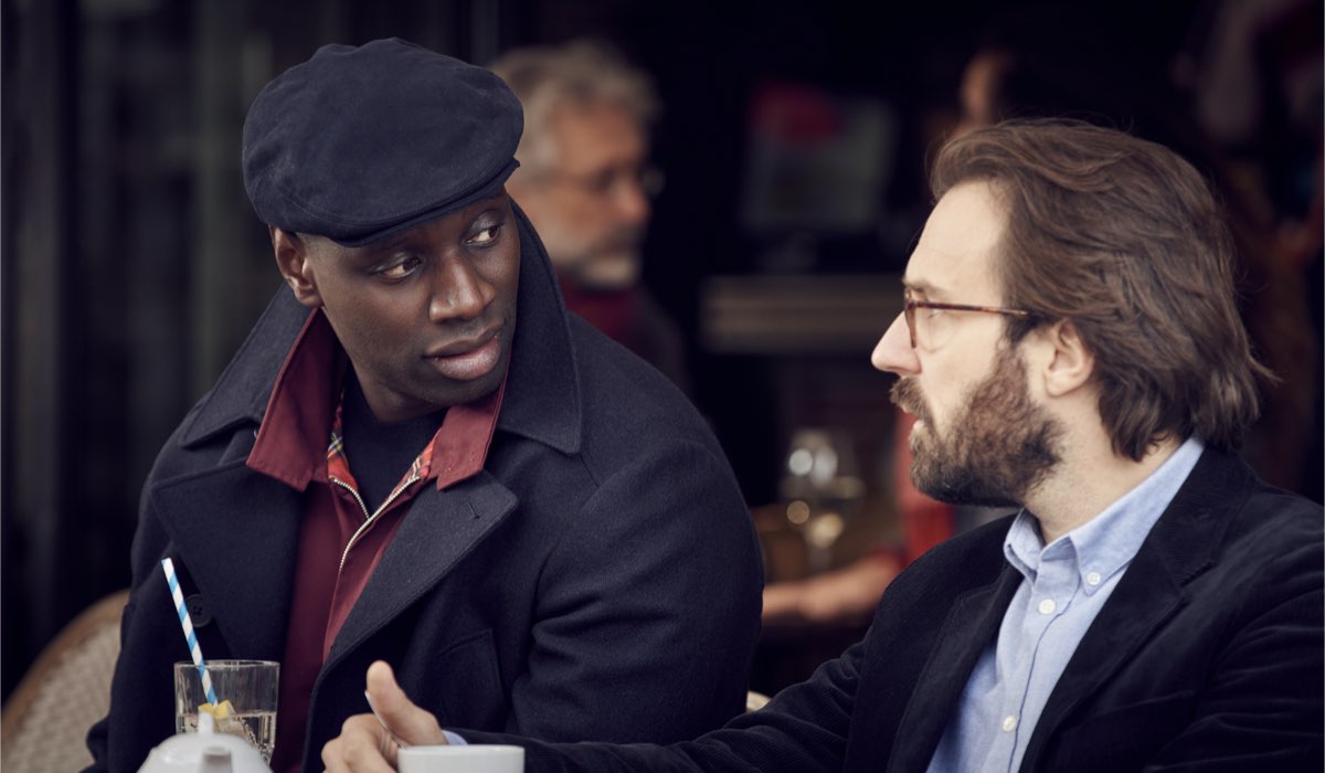 Da sinistra: Assane (Omar Sy) e Ben (Antoine Gouy) in una scena della seconda parte di “Lupin”. Credits: Emmanuel Guimier/Netflix.