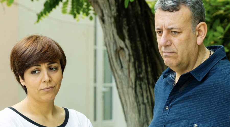 Mariella (Antonella Prisco) e Guido (Germano Bellavia) insieme In Un Posto Al Sole. Credits: Rai.