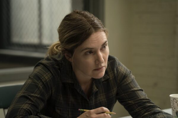 Omicidio a Easttown, qui una scena con Kate Winslet che interpreta Mare Sheehan. Credits: Sky