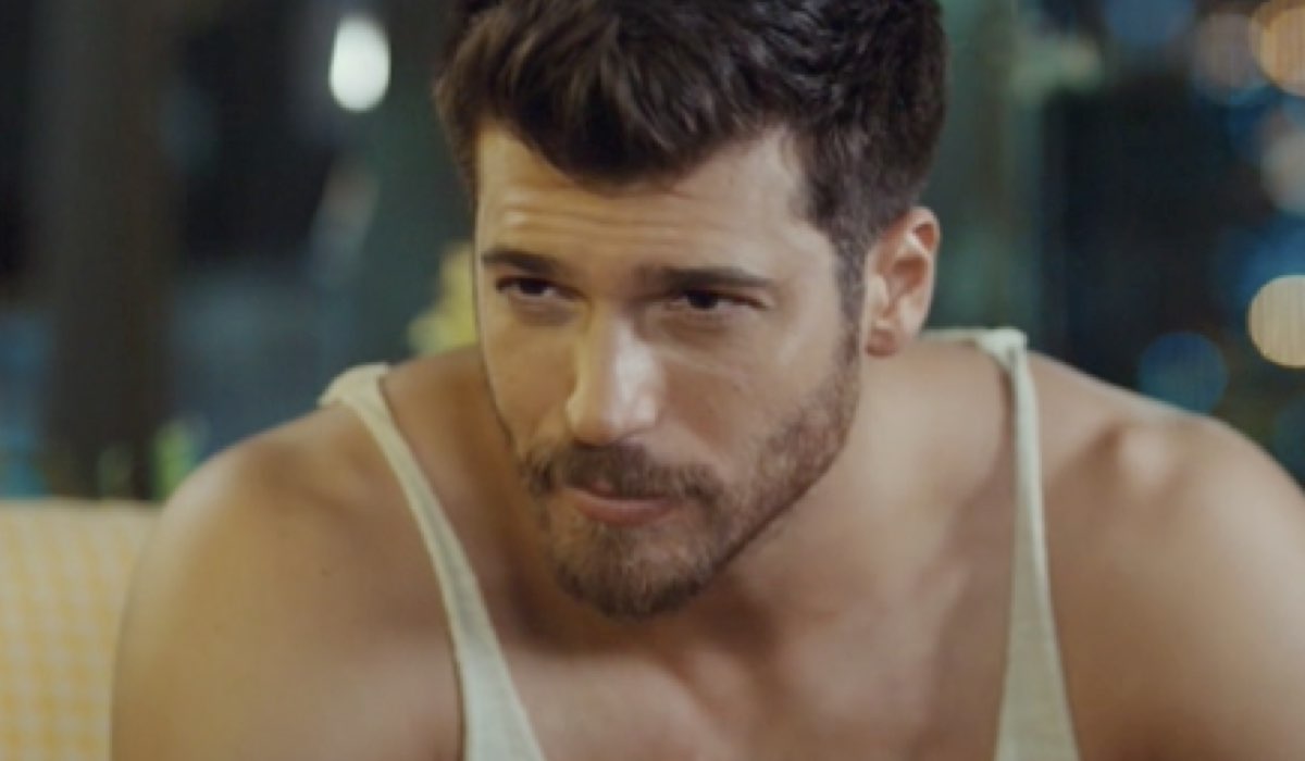 Ozgur (Can Yaman) Indispettito In Mr Wrong Credits: Mediaset