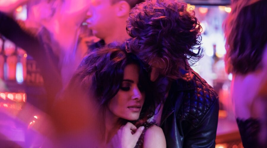 “Sex/Life”: da sinistra Sarah Shahi e Adam Demos. Credits: Amanda Matlovich/Netflix © 2021.