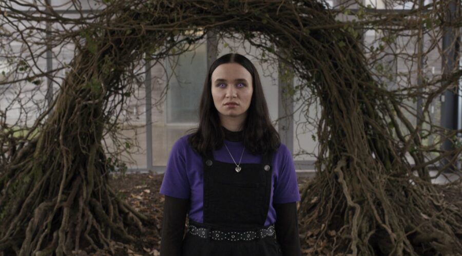 “The A List”, Midge (Indianna Ryan) in una scena della seconda stagione. Credits: Netflix.