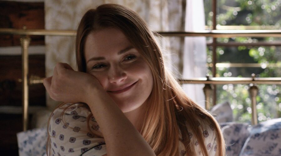 Alexandra Breckenridge (Mel) in una scena della terza stagione di “Virgin River”. Credits: Netflix.