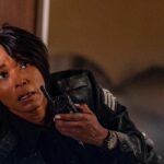 Angela Bassett (Athena Grant) in 9-1-1 su Star. Credits Disney Plus