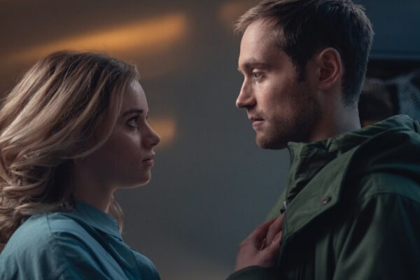 Da sinistra: Mia (Luna Wedler) e Jasper (Adrian Julius Tillmann) in una scena di “Biohacker”. Credits: Marco Nagel/Netflix.