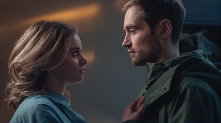 Da sinistra: Mia (Luna Wedler) e Jasper (Adrian Julius Tillmann) in una scena di “Biohacker”. Credits: Marco Nagel/Netflix.