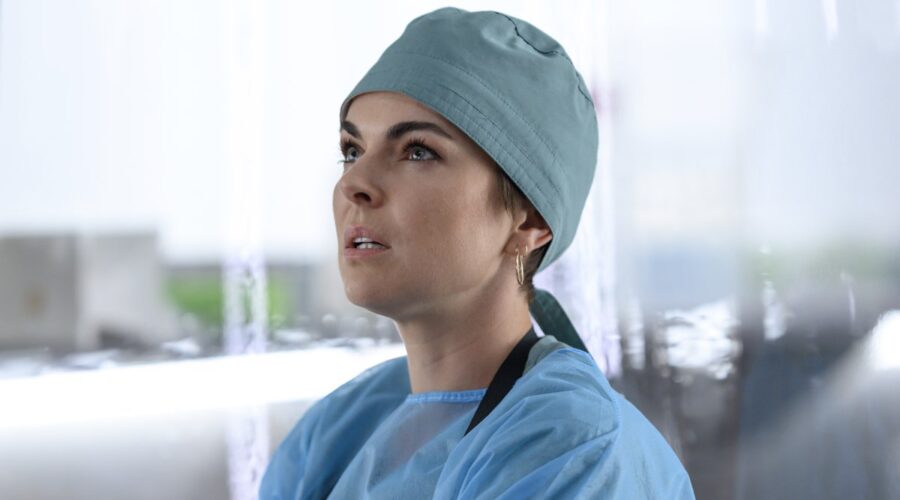 Jenny Cooper (Serinda Swan) in una scena di 